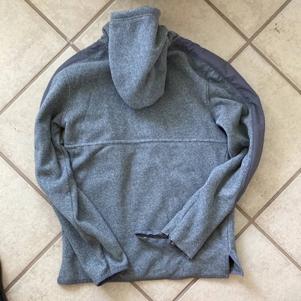 Under Armour pullover - Picture 4 of 4